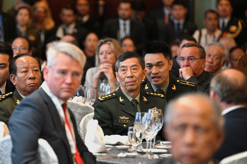 &copy; Reuters. FOTO DE ARCHIVO: El ministro de Defensa de China, Li Shangfu, asiste al 20º Diálogo Shangri-La del IISS en Singapur. 2 de junio, 2023. REUTERS/Caroline Chia/Archivo