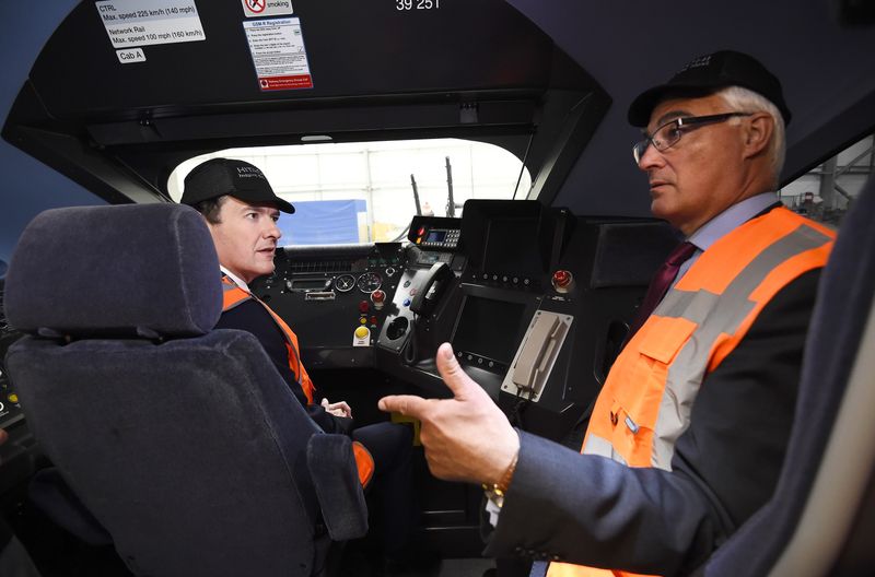 &copy; Reuters. Photo d'archives de l'ancien ministre britannique des Finances George Osborne visitant l'usine Hitachi Rail Europe à Ashford, en Grande-Bretagne. /Photo prise le 15 juin 2016/REUTERS/Dylan Martinez