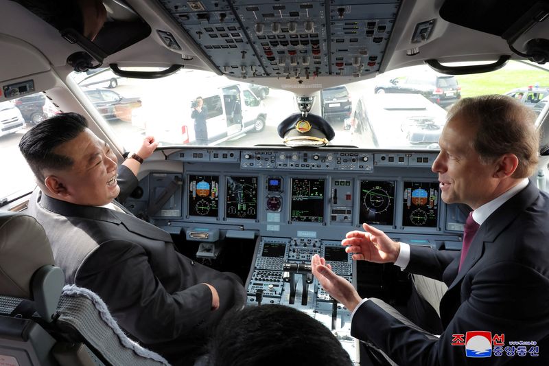 &copy; Reuters. North Korean leader Kim Jong Un visits an aircraft manufacturing plant in the city of Komsomolsk-on-Amur in the Khabarovsk region, Russia, September 15, 2023.  KCNA via REUTERS