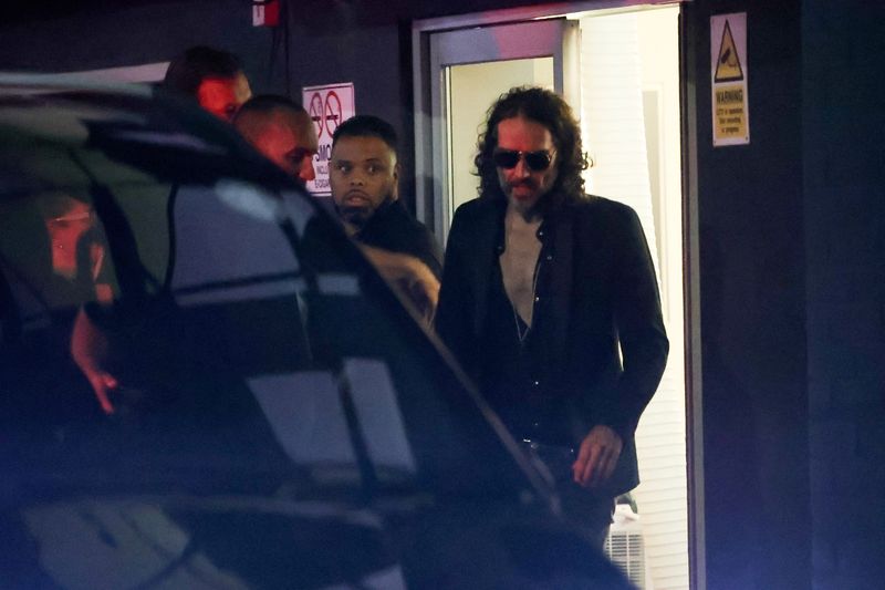 © Reuters. British comedian and actor Russell Brand walks outside the Wembley Park Theatre, in northwest London, Britain, September 16, 2023. REUTERS/Susannah Ireland