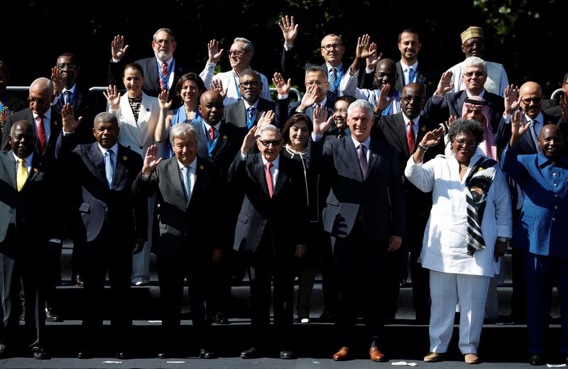 &copy; Reuters. صورة جماعية لقادة قمة مجموعة 77 للدول النامية والصين في هافانا بكوبا يوم 15 سبتمبر أيلول 2023. تصوير: ألكسندري مينيجيني - رويترز.
