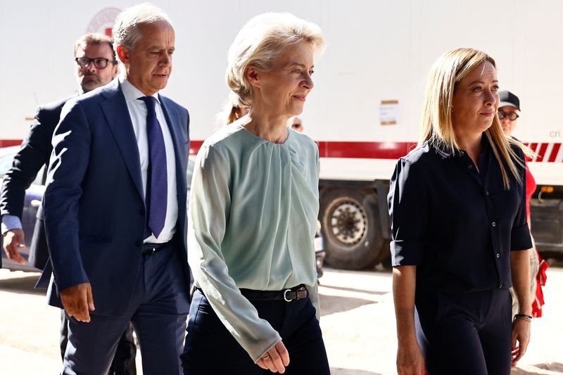 &copy; Reuters. La présidente de la Commission européenne Ursula von der Leyen sur l'île de Lampedusa, en Italie. /Photo prise le 17 septembre 2023/REUTERS/Yara Nardi