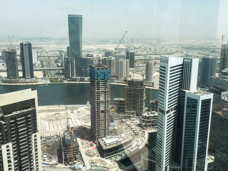 &copy; Reuters. منظر عام لموقع تطوير أعمال وسكني في دبي التقط يوم 14 يونيو حزيران 2023. تصوير: عبد الهادي رماحي - رويترز.