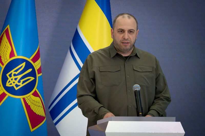 &copy; Reuters. FILE PHOTO: Newly appointed Ukraine's Defence Minister Rustem Umerov addresses commanders of the Armed Forces during a meeting, amid Russia's attack on Ukraine, in Kyiv, Ukraine September 7, 2023. Ukrainian Presidential Press Service/Handout via REUTERS 