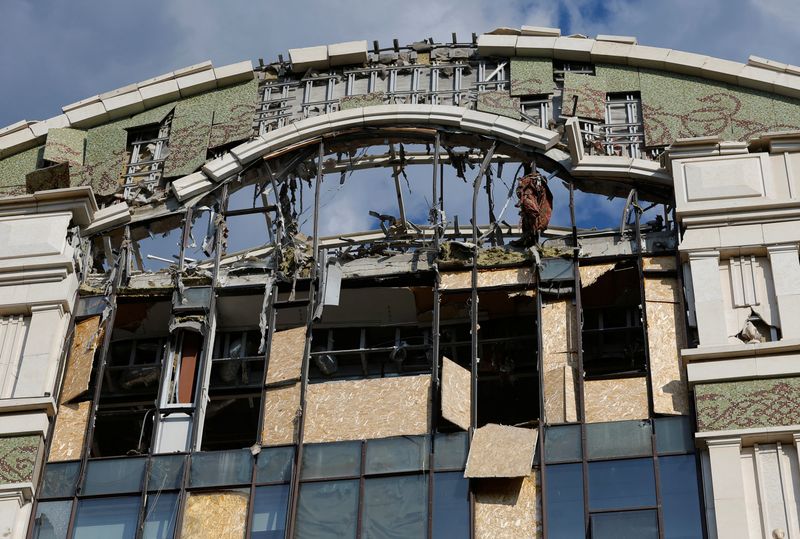 © Reuters. A view shows the headquarters building of the Russian-installed local authorities, which was damaged by recent shelling in the course of Russia-Ukraine conflict in Donetsk, Russian-controlled Ukraine, September 18, 2023. REUTERS/Alexander Ermochenko