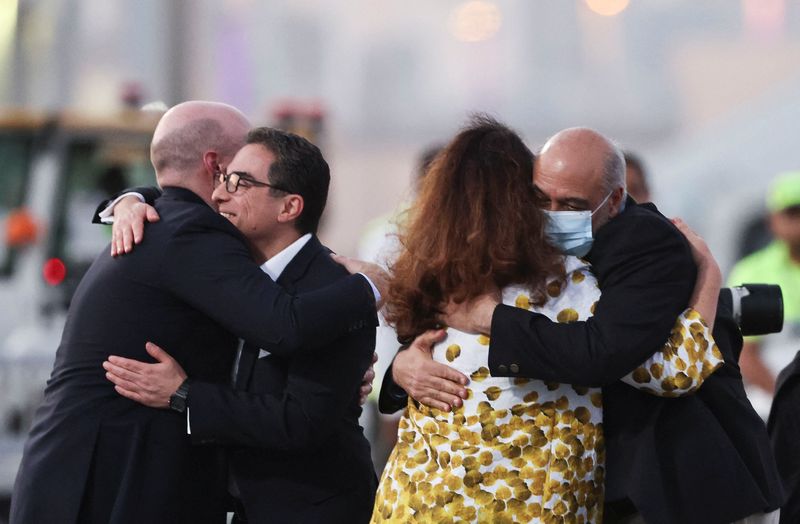 © Reuters. Siamak Namazi and Morad Tahbaz, who were released during a prisoner swap deal between U.S. and Iran, arrive at Doha International Airport, Qatar September 18, 2023. REUTERS/Mohammed Dabbous 