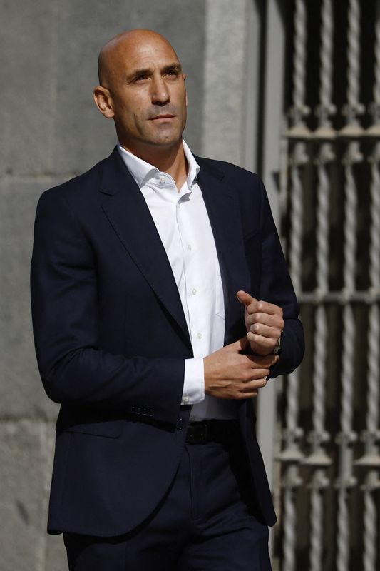 &copy; Reuters. لويس روبياليس الرئيس السابق للاتحاد الإسباني لكرة القدم يصل إلى المحكمة العليا في مدريد بإسبانيا يوم 15 سبتمبر أيلول 2023. تصوير: سوزانا فيرا - 