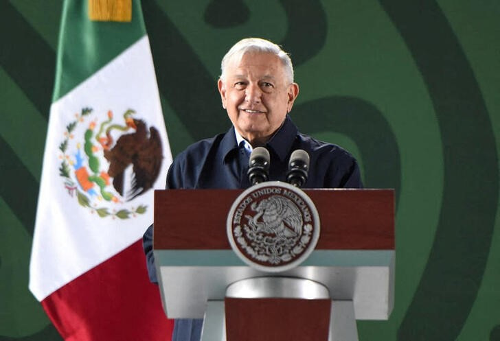 &copy; Reuters. FOTO DE ARCHIVO. El presidente de México, Andrés Manuel López Obrador, habla en Tepic, estado de Nayarit, México, el 28 de julio de 2023 en esta fotografía publicada y distribuida por la Presidencia de México/Distribuida vía. REUTERS ATENCIÓN EDIT