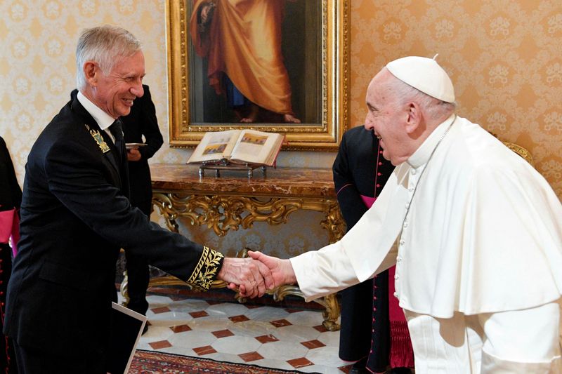 &copy; Reuters. Ivan Soltanovsky, enviado da Rússia, encontra-se com o papa Francisco
18/09/2023
Vatican Media/­Divulgação via REUTERS