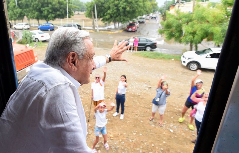 &copy; Reuters. Mexican President Andres Manuel Lopez Obrador waves as he travels from Oaxaca to Veracruz on board the "Tren Transistmico" passenger train during its first test trip, in southern Mexico September 17, 2023. Mexico Presidency/Handout via REUTERS