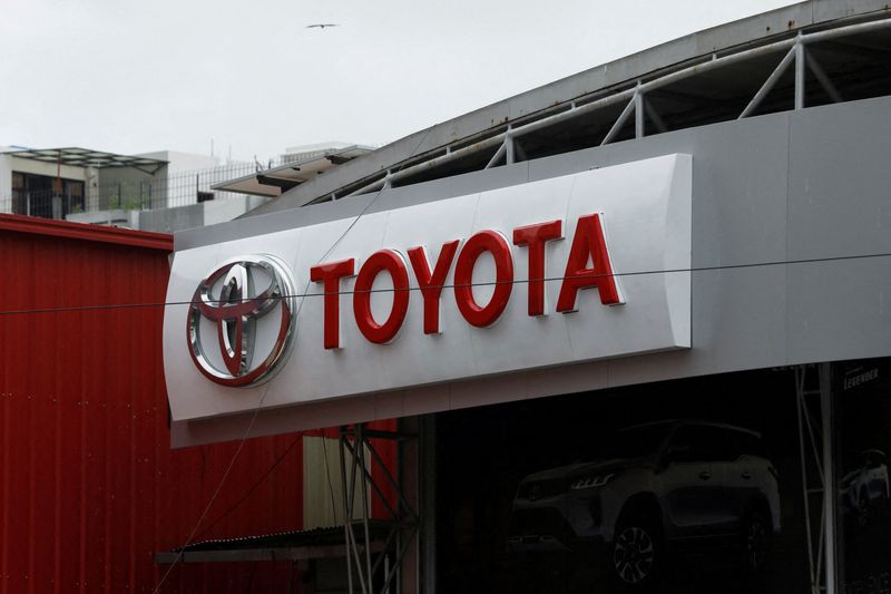 &copy; Reuters. FILE PHOTO: Toyota logo is seen at a Toyota Society Motors showroom in Karachi, Pakistan, July 27, 2022. REUTERS/Akhtar Soomro/File Photo