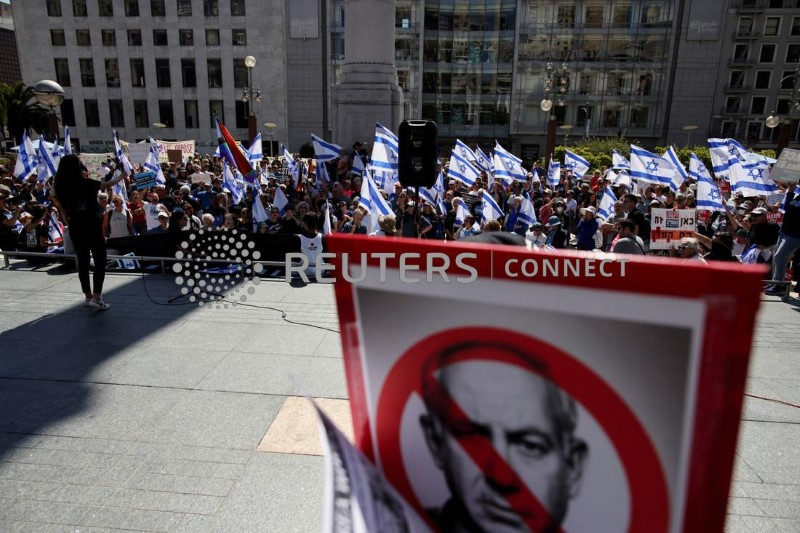 &copy; Reuters. Protesto contra a visita do primeiro-ministro israelense Benjamin Netanyahu à Califórnia, onde se reúne com o empresário Elon Musk
18/09/2023
REUTERS/Carlos Barria