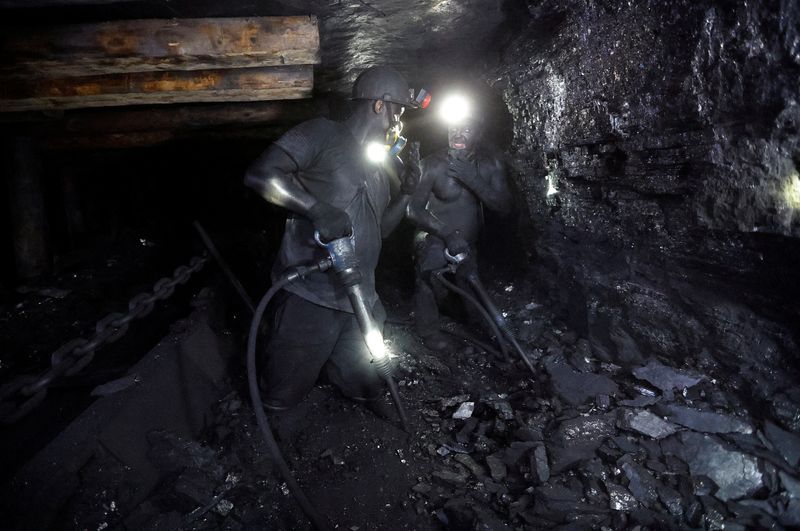 &copy; Reuters. FILE PHOTO: Miners work inside the Lutugin coal mine in Chystiakove (Torez) in the Donetsk Region, Russian-controlled Ukraine, August 9, 2023. REUTERS/Alexander Ermochenko