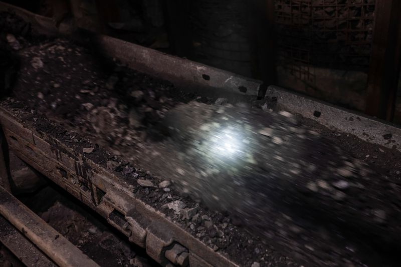 &copy; Reuters. منظر لانتاج الفحم من داخل منجم للفحم بمنطقة دنيبروبتروفسك في أوكرانيا في الثاني من يونيو حزيران 2023 . تصوير : فياشيسلاف راتينسكي - رويترز .  