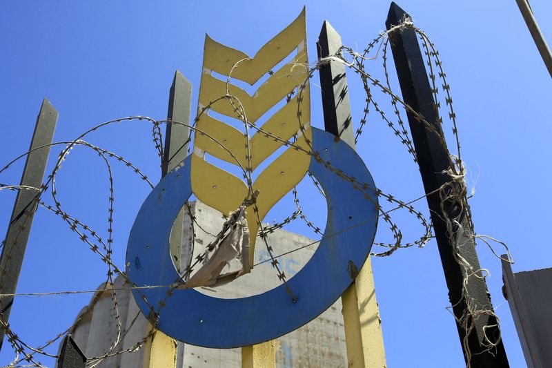 &copy; Reuters. شعار الديوان الجزائري المهني للحبوب على صومعة تابعة له في ميناء الجزائر بصورة من أرشيف رويترز . 