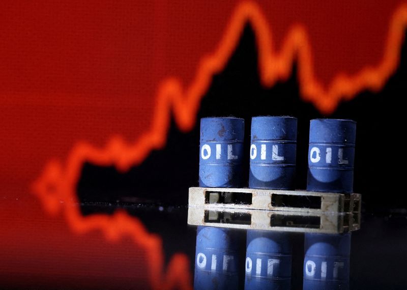 &copy; Reuters. FILE PHOTO: Model of Oil barrels are seen in front of rising stock graph in this illustration, July 24, 2022. REUTERS/Dado Ruvic/Illustration/File Photo