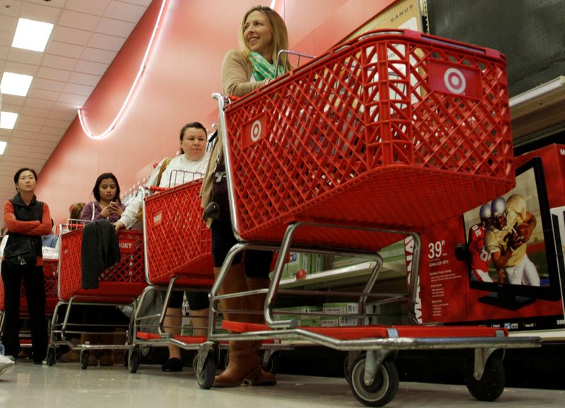 &copy; Reuters. FILE PHOTO: Shoppers wait in line at Target on the Thanksgiving Day holiday in Burbank, California, November 22, 2012. The shopping frenzy known as "Black Friday" kicked off at a more civilized hour welcomed by some shoppers this year, with retailers like