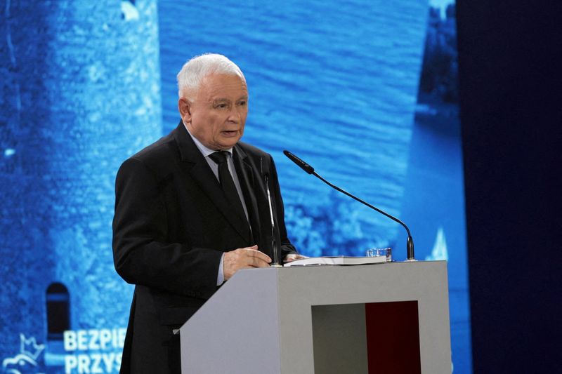 &copy; Reuters. FOTO DE ARCHIVO: El líder del partido gobernante polaco Ley y Justicia, Jaroslaw Kaczynski, pronuncia su discurso durante la conferencia del partido Ley y Justicia en Konskie, Polonia, el 9 de septiembre de 2023. Pawel Maleckii/Agencja Wyborcza.pl vía R