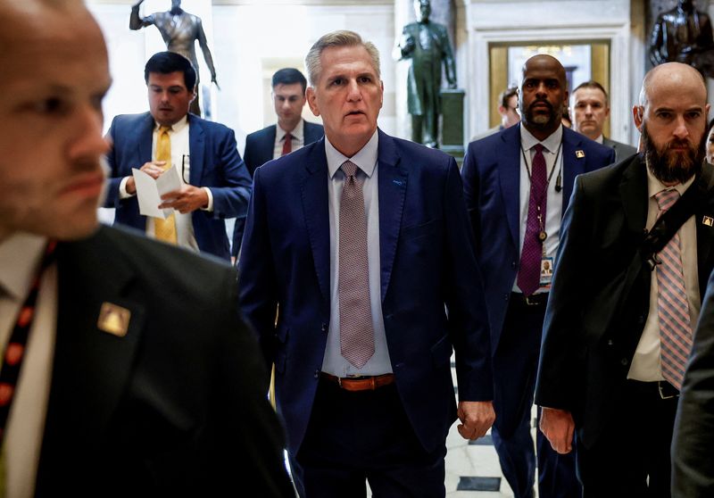 &copy; Reuters. U.S. House Speaker Kevin McCarthy (R-CA) speaks with reporters as he walks to the House floor at the U.S. Capitol in Washington, U.S., September 19, 2023. REUTERS/Evelyn Hockstein