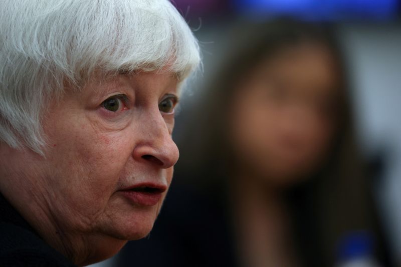 &copy; Reuters. FOTO DE ARCHIVO: La secretaria del Tesoro de Estados Unidos, Janet Yellen, habla durante una entrevista en Nueva York, Estados Unidos. 18 de septiembre, 2023. REUTERS/Shannon Stapleton/Archivo