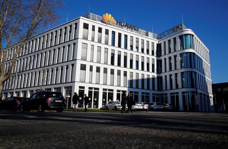 © Reuters. FILE PHOTO: General view of the German headquarters of China's telecommunications giant Huawei Technologies in Duesseldorf, Germany, February 18, 2019.  REUTERS/Wolfgang Rattay/File Photo