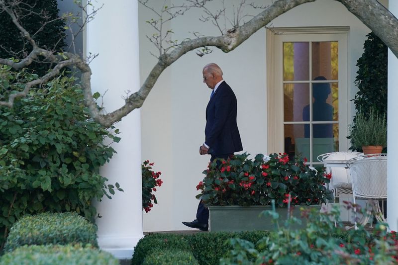 &copy; Reuters. U.S. President Joe Biden walks to Marine One on the South Lawn of the White House in Washington, D.C., U.S., September 15, 2023. REUTERS/Sarah Silbiger/File photo