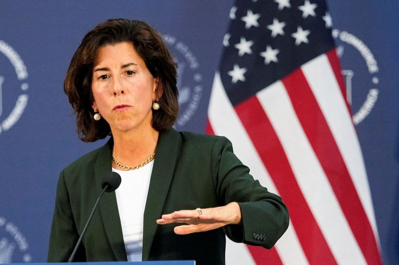 © Reuters. FILE PHOTO: U.S. Secretary of Commerce Gina Raimondo attends a press conference at the Boeing Shanghai Aviation Services near the Shanghai Pudong International Airport, in Shanghai, China August 30, 2023. REUTERS/Aly Song/File Photo