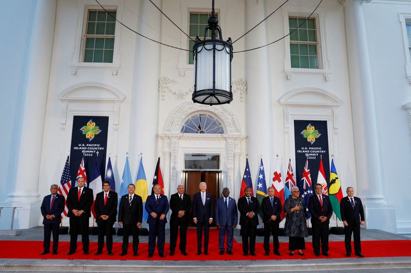 © Reuters. FILE PHOTO: U.S. President Joe Biden poses with leaders from the U.S.- Pacific Island Country Summit, New Caledonia's President Louis Mapou, Tonga's Prime Minister Hu'akavemeiliku Siaosi Sovaleni, Palau's President Surangel Whipps Jr., Tuvalu's Prime Minister Kausea Natano, Federated States of Micronesia's President David Panuelo, Fiji's Prime Minister Frank Bainimarama, Solomon Islands Prime Minister Manasseh Sogavare, Papua New Guinea's Prime Minister James Marape, Marshall Islands President David Kabua, Samoa's Prime Minister Fiame Naomi Mata'afa, French Polynesia's President Edouard Fritch and Cook Islands Prime Minister Mark Brown at the White House in Washington, U.S. September 29, 2022. REUTERS/Jonathan Ernst/File Photo