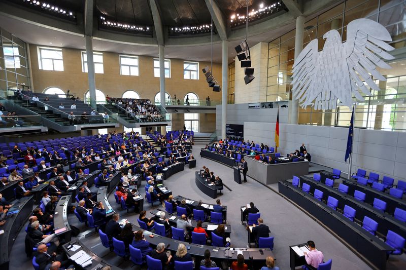 © Reuters. FILE PHOTO: A general view of a session of the lower house of parliament Bundestag, at the Reichstag building in Berlin, Germany July 6, 2023. REUTERS/Fabrizio Bensch/File Photo