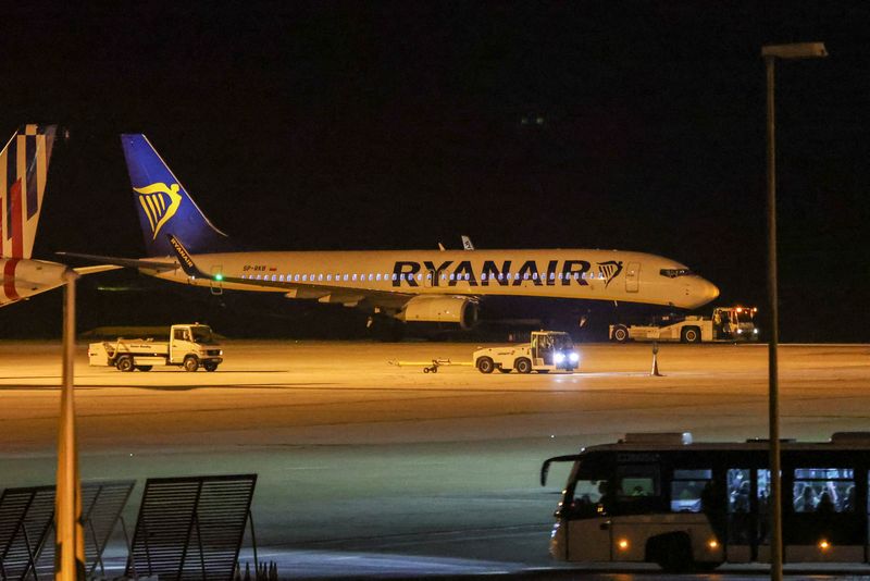 Facing fares row, Ryanair hit by new antitrust probe in Italy