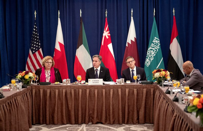© Reuters. وزير الخارجية الأمريكي أنتوني بلينكن يتحدث خلال اجتماعه مع وزراء خارجية دول مجلس التعاون الخليجي في نيويورك يوم الثلاثاء. صورة لروريترز من ممثل لوكالات الأنباء .  