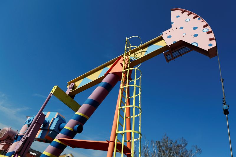 &copy; Reuters. FILE PHOTO: A painted pumpjack is is placed for decoration inside a roundabout in Zistersdorf, Austria, October 2, 2017. REUTERS/Heinz-Peter Bader