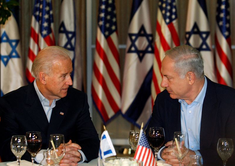 &copy; Reuters. الرئيس الأمريكي جو بايدن مع رئيس وزراء إسرائيل بنيامين نتنياهو في القدس بصورة من أرشيف رويترز.
