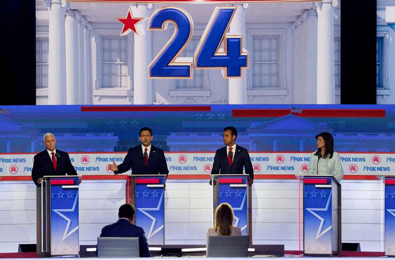 &copy; Reuters. FILE PHOTO: Florida Governor Ron DeSantis speaks as former U.S. Vice President Mike Pence, former biotech executive Vivek Ramaswamy and former South Carolina Governor Nikki Haley listen during the first Republican candidates' debate of the 2024 U.S. presi
