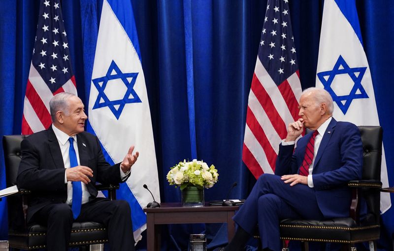 &copy; Reuters. الرئيس الأمريكي جو بايدن مع رئيس الوزراء الإسرائيلي بنيامين نتنياهو خلال اجتماع على هامش الجمعية العمومية للأم المتحدة في نيويورك يوم الأر