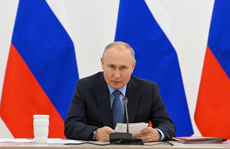 &copy; Reuters. FILE PHOTO: Russian President Vladimir Putin chairs a meeting of the Military-Industrial Commission in the city of Izhevsk, Russia, September 19, 2023. Sputnik/Maxim Blinov/Pool via REUTERS/File Photo