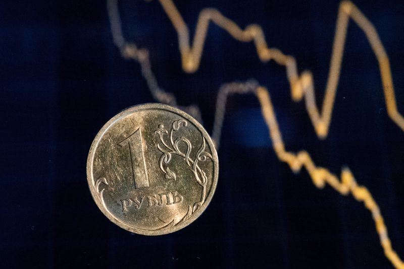 &copy; Reuters. FILE PHOTO: A view shows a Russian one rouble coin in front of a screen in this illustration picture taken August 22, 2023. REUTERS/Maxim Shemetov/Illustration//File Photo