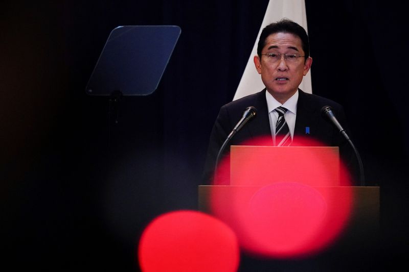 © Reuters. Japan's Prime Minister Fumio Kishida addresses members of the media during a press conference at the Park Lane Hotel on the sidelines of the UN General Assembly, in New York City, U.S., September 20, 2023.  REUTERS/Bing Guan