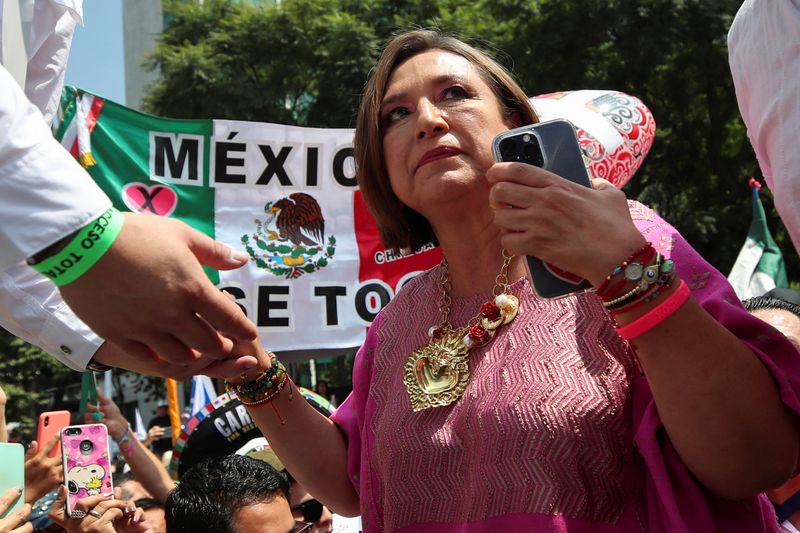 Mexico university to probe opposition presidential candidate's thesis after plagiarism allegations