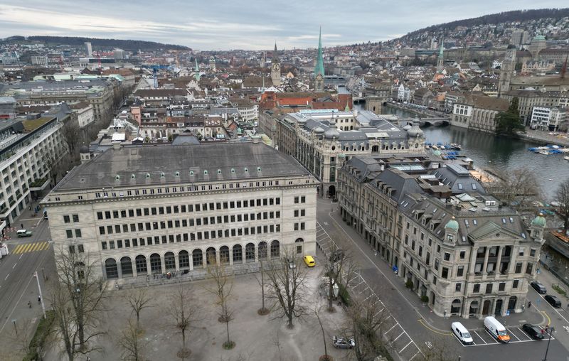 &copy; Reuters. The Swiss National Bank (SNB) building is seen near the Limmat river in Zurich, Switzerland March 23, 2023. REUTERS/Denis Balibouse/File photo