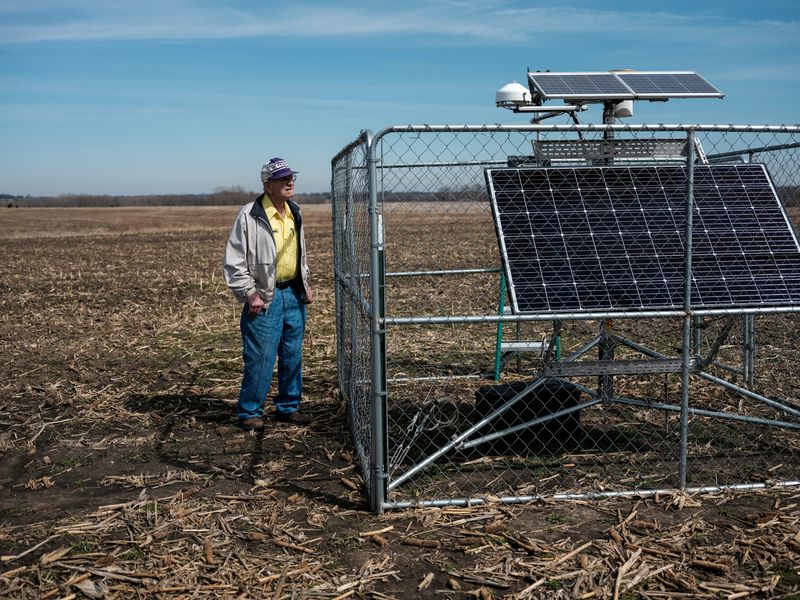 &copy; Reuters. Robert Knoche examines the solar powered meteorological station on his property, put up by NextEra in Douglas County, Kansas, U.S., April 4, 2022. Picture taken on April 4, 2022.  REUTERS/Arin Yoon/