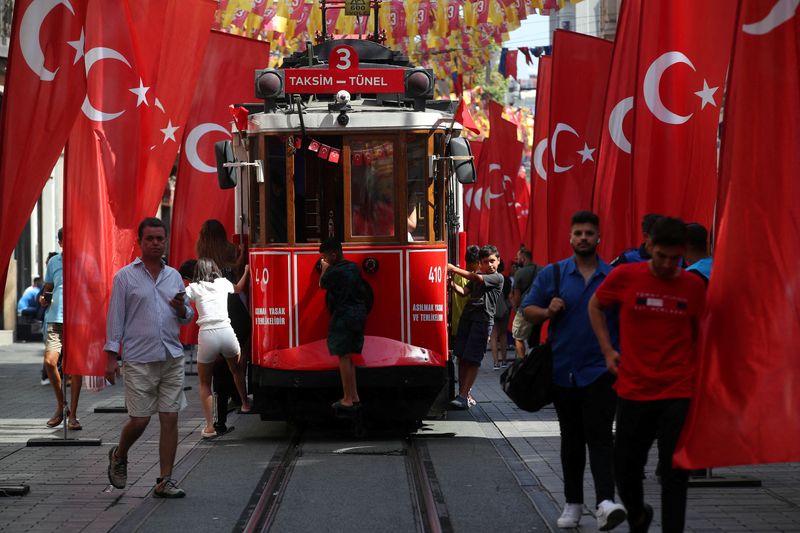 &copy; Reuters. Bandeiras da Turquia em Istambul
30/08/2023. REUTERS/Dilara Senkaya/File Photo