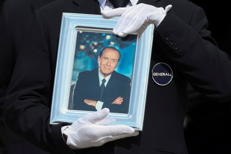 &copy; Reuters. A pallbearer holds a portrait of former Italian Prime Minister Silvio Berlusconi while walking in front of the coffin during his state funeral at the Duomo Cathedral, in Milan, Italy June 14, 2023. REUTERS/Yara Nardi