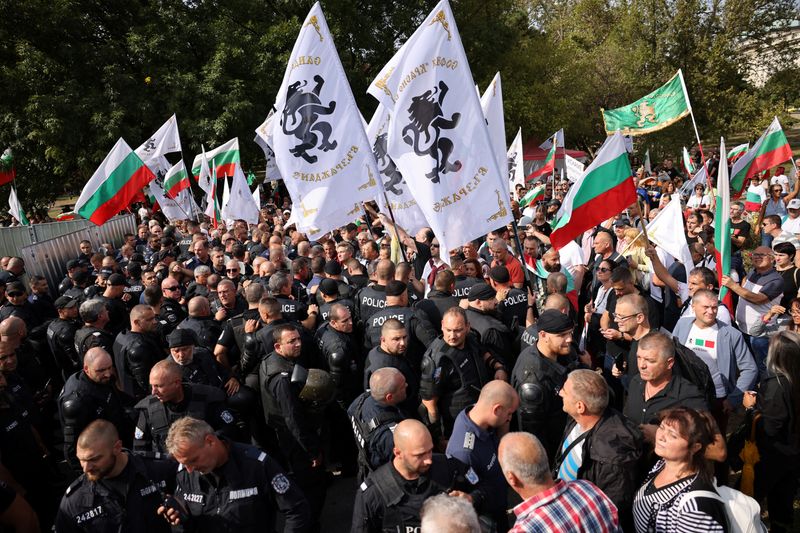 Bulgarian nationalists protest against NATO bases, want government out