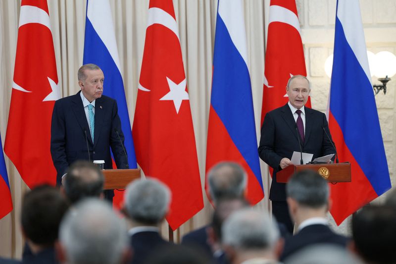 Turkey's Erdogan says he doesn't agree with others' negative approach toward Putin