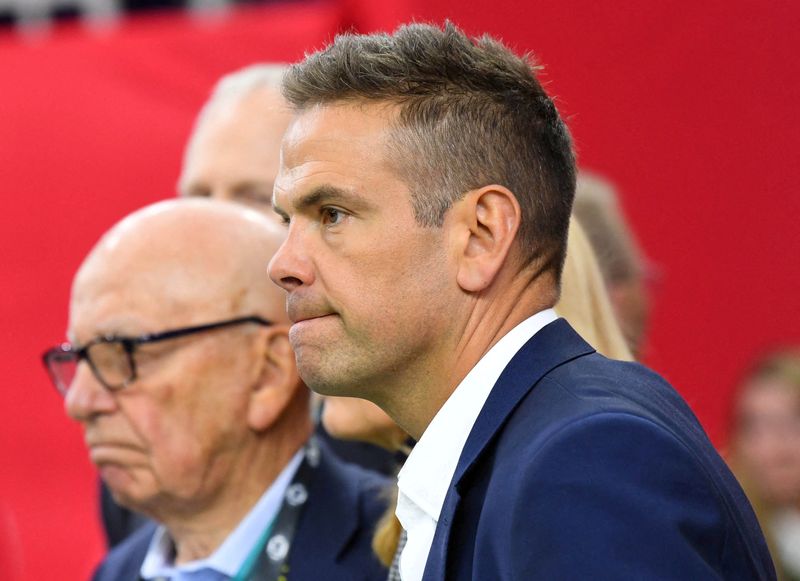 &copy; Reuters. FILE PHOTO: Then Newscorp chairman Rupert Murdoch and son Lachlan Murdoch in the crowd before Super Bowl LI at NRG Stadium in Houston, Texas, U.S., February 5, 2017. Robert Deutsch-USA TODAY Sports/via REUTERS/File Photo