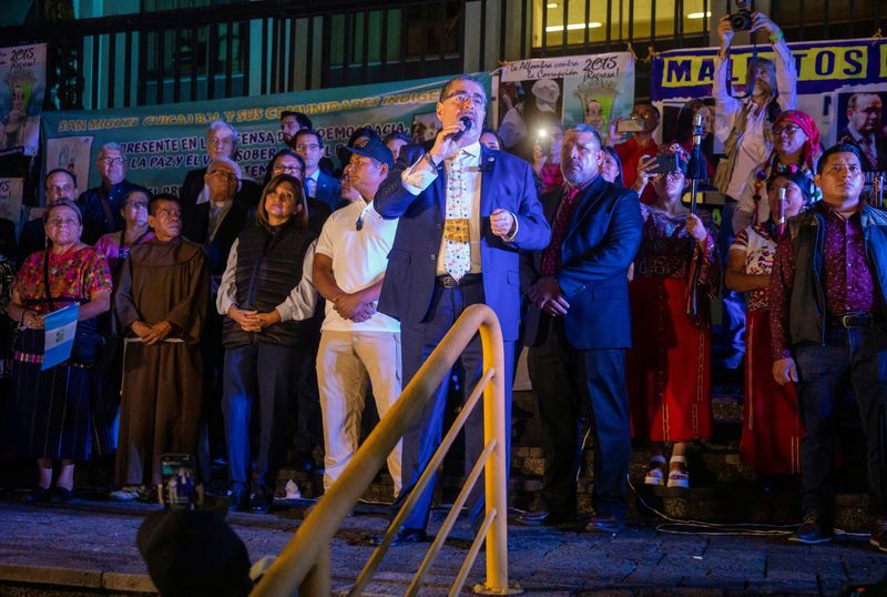 &copy; Reuters. Guatemalan President-elect Bernardo Arevalo delivers a speech to supporters during a protest outside the Supreme Court of Justice (CSJ), after he temporarily suspended his participation in the government transition following a raid on electoral facilities