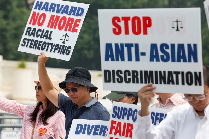 &copy; Reuters. FILE PHOTO: Protesters hold signs as demonstrators for and against the U.S. Supreme Court decision to strike down race-conscious student admissions programs at Harvard University and the University of North Carolina confront each other, in Washington, U.S