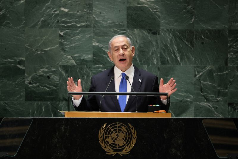 &copy; Reuters. رئيس الوزراء الإسرائيلي بنيامين نتنياهو يلقي كلمة أمام الجمعية العامة للأمم المتحدة في نيويورك يوم الجمعة. تصوير: برندان مكدرميد - رويترز. 