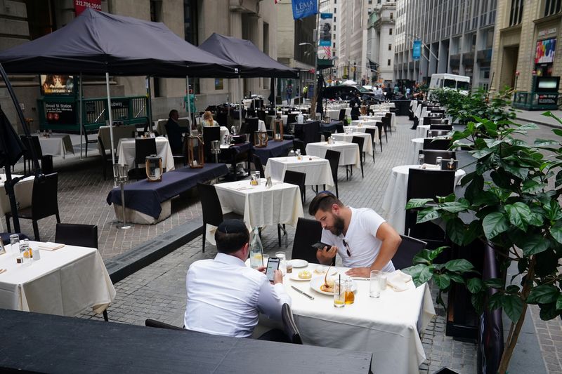 &copy; Reuters. Restaurante quase vazio em Manhattan durante pandemia da Covid-19, EUA
09/09/2020
REUTERS/Carlo Allegri